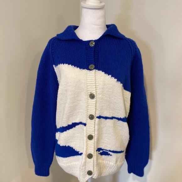 Vintage Cowichan-Style Hand-Knit Cardigan – Women’s S – Bold Wolf Motif - Picture 2 of 9